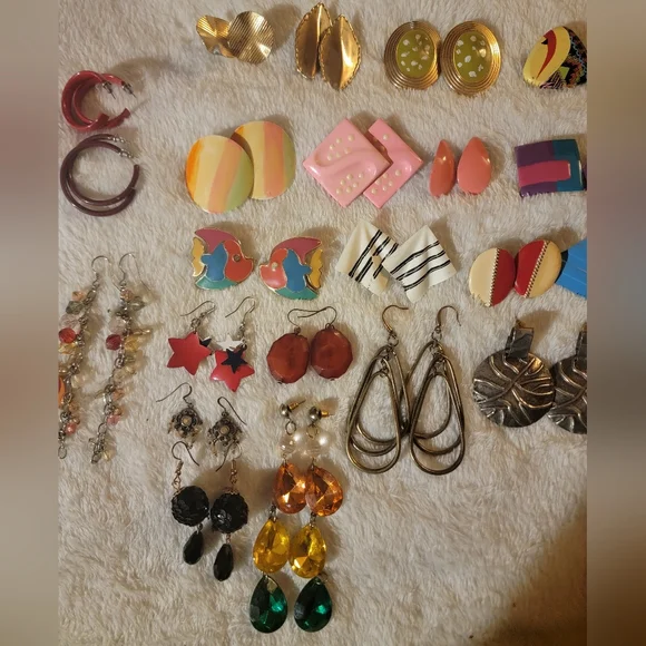 Vintage metal earrings - Picture 2 of 7